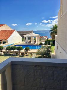 Bazén v ubytovaní Apartments Villa Jadranka Adults only alebo v jeho blízkosti