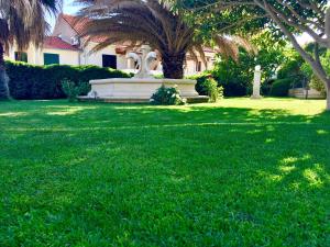 Vonkajšia záhrada v ubytovaní Apartments Villa Jadranka Adults only