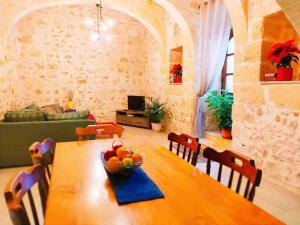 Posezení v ubytování Ta’ Peppi Farmhouse