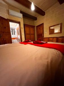 Postel nebo postele na pokoji v ubytování Ta’ Peppi Farmhouse