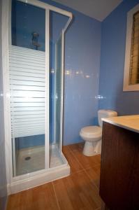 Koupelna v ubytování Lets Holidays Apartment Barcelona near beach + 10 fotografií