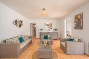 Posezení v ubytování Villa Surelles - 3 chambres - piscine - Le Diamant