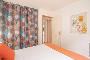 Postel nebo postele na pokoji v ubytování Villa Surelles - 3 chambres - piscine - Le Diamant