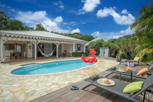 Bazén v ubytování Villa Surelles - 3 chambres - piscine - Le Diamant nebo v jeho okolí