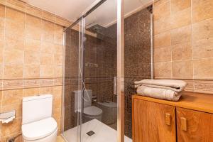 A bathroom at Apartment Terrazas La Caleta, Costa Adeje