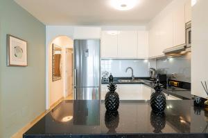 A kitchen or kitchenette at Apartment Terrazas La Caleta, Costa Adeje