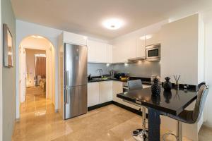 A kitchen or kitchenette at Apartment Terrazas La Caleta, Costa Adeje