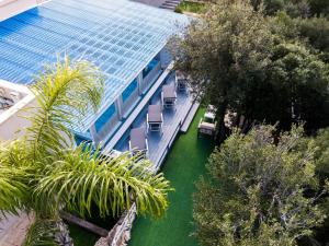 Bassein majutusasutuses Villa Magnolia in Manot või selle lähedal