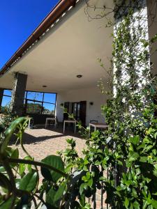 a building with a patio with a table and chairs at Agriturismo Graziano e Barbara in Porto Conte