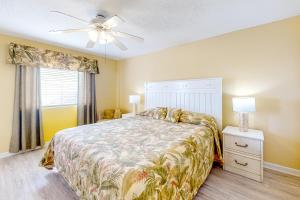 a bedroom with a bed and a ceiling fan at Driftwood Towers 4H in Gulf Shores