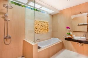 Koupelna v ubytování Abian Harmony Hotel + 37 fotografií