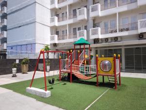 Ο χώρος παιχνιδιού για παιδιά στο AR Putra at Sentul Tower Apartment by Rindu