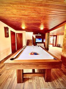 Billiards table sa ItsaHome Vacations - Casa de Campo Atuntaqui