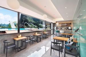 Bazén v ubytování Lanshan Moon Resort nebo v jeho okolí