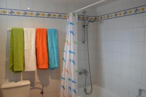 a bathroom with colorful towels and a shower at Beach House Casa Erica in Ampurias