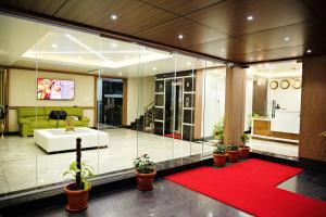 Posezení v ubytování Villa Grand Hotel Near Kempegowda International Airport