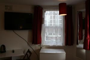 A television and/or entertainment center at Kensington Flat 