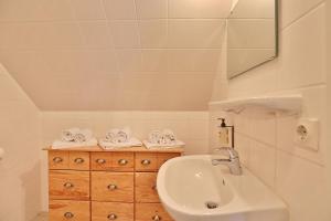 Koupelna v ubytování Strandduene Stranddüne Appartement 23 + 21 fotografií