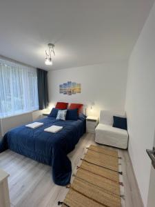 Giường trong phòng chung tại Spirit Homes Apartments