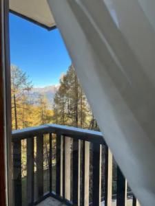 a balcony with a view of the mountains at Modern studio in the heart of the station 1650 in Les Orres