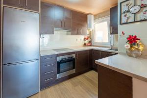 A kitchen or kitchenette at Torre del mar beach, playa Még 20 kép