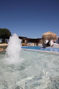Bazén v ubytovaní Naxos Summerland resort alebo v jeho blízkosti