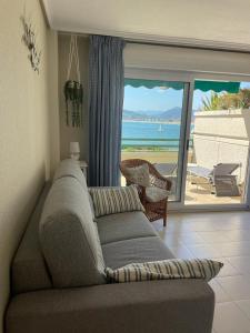 A seating area at Residencial Vistamar