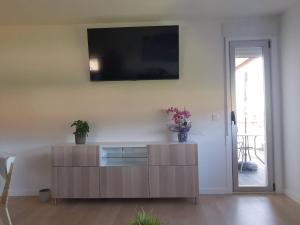 Televízia a/alebo spoločenská miestnosť v ubytovaní Apartamento con estupendas vistas