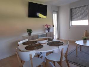 Televízia a/alebo spoločenská miestnosť v ubytovaní Apartamento con estupendas vistas