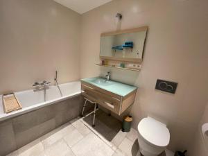 Koupelna v ubytování B&B Het KoeKoeKsnest Schelle + 26 fotografií
