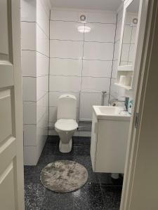 a white bathroom with a toilet and a sink at Villa med 5 sovrum in Gothenburg
