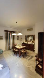 Posedenie v ubytovaní Apartamento San Benito A
