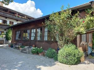 a building with plants in front of it at Wohnung direkt am Tegernsee mit XL-Terrasse in Gmund am Tegernsee