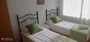 Łóżko lub łóżka w pokoju w obiekcie Apartamento Hacienda San Manuel
