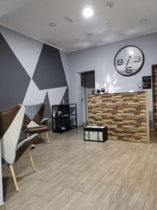 Μια τηλεόραση ή/και κέντρο ψυχαγωγίας στο Re Carlo Rooms