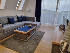 Area tempat duduk di Apartman Suzi