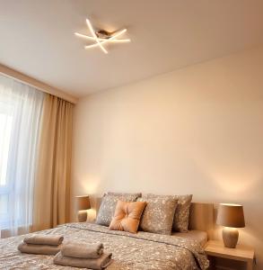 Postel nebo postele na pokoji v ubytování Downtown Apartments Sinatra air-conditioned