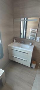 Kúpeľňa v ubytovaní Appartement au centre du monde selon Dali