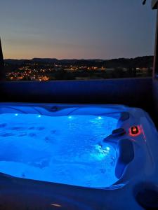 Galeriebild der Unterkunft Apartment Viksa with Jacuzzi in Zagreb