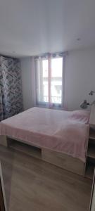 Posteľ alebo postele v izbe v ubytovaní Appartement au centre du monde selon Dali