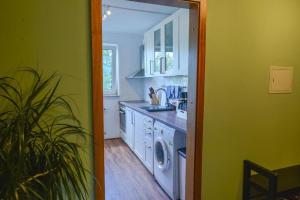 a kitchen with a washer and dryer in a room at Comfortable 3 Room apartment, ideal for Messe fair in Hannover