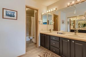 Ένα μπάνιο στο Lake Forest 304F Condo +25 φωτογραφίες