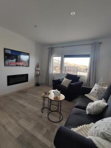 Televiisor ja/või meelelahutuskeskus majutusasutuses Apartamento Vista Nevada