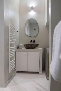 Fotografia z galérie ubytovania Romantic apartment with hot tub next to Acropolis v Aténach