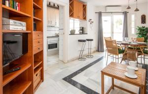 Kuchyň nebo kuchyňský kout v ubytování 1 Bedroom Nice Apartment In Mijas Costa