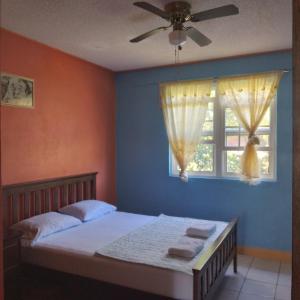 Katil atau katil-katil dalam bilik di Danglez Bed & Breakfast