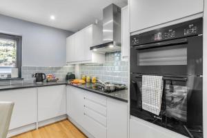 Nhà bếp/bếp nhỏ tại Isabel's wing! A stunning 2 bedroom Property
