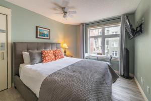 a bedroom with a large bed and a window at Windtower Lodge - Canmore in Canmore