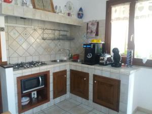Kuchyň nebo kuchyňský kout v ubytování I Due Ciuchini Sardinia + 18 fotografií