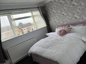 a bedroom with a bed with birds on the wall at Tudor House - 6 guests -Off street parking -Quiet location - Secure Garden in Pemberton